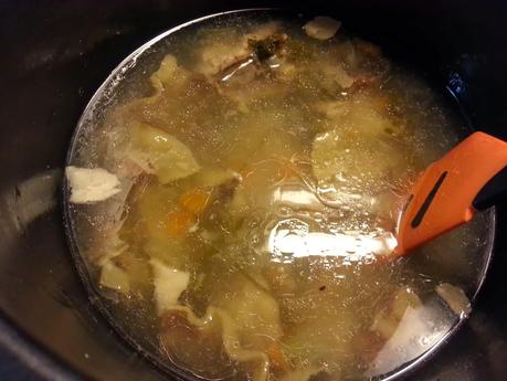 Sopa de col y calabaza en olla programable.