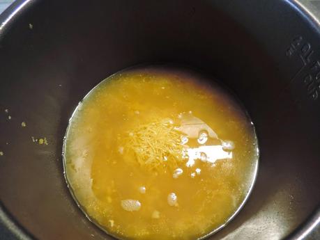 Sopa de col y calabaza en olla programable.