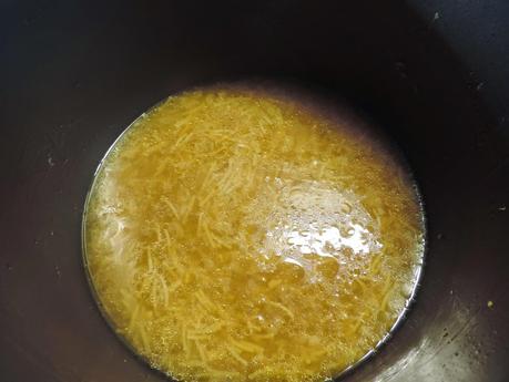 Sopa de col y calabaza en olla programable.
