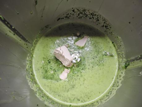 Pan integral de espinacas y semillas de amapola, linaza y sésamo en olla programable.