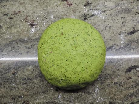 Pan integral de espinacas y semillas de amapola, linaza y sésamo en olla programable.