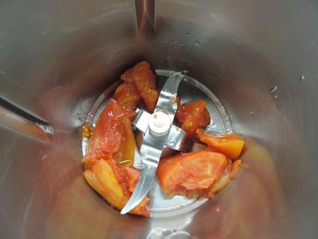 Guiso de albóndigas y patatas en olla programable.