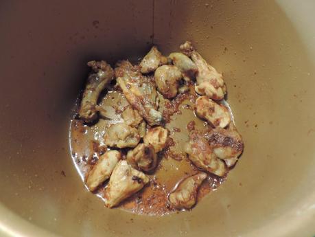 Guiso de albóndigas y patatas en olla programable.