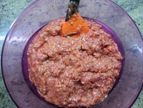 Guiso de albóndigas y patatas en olla programable.