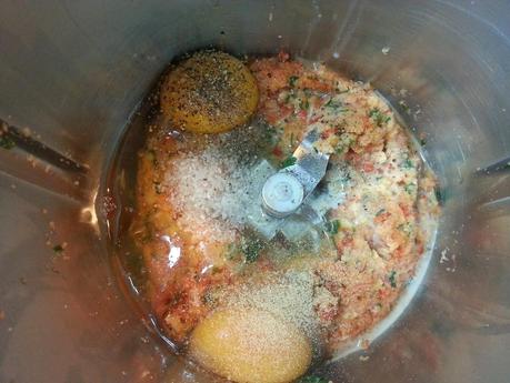 Guiso de albóndigas y patatas en olla programable.