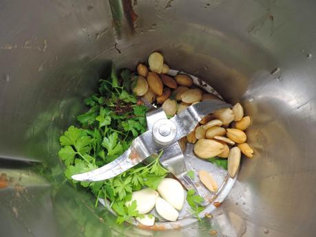 Guiso de albóndigas y patatas en olla programable.