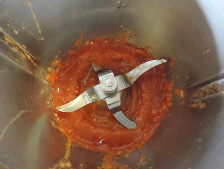 Guiso de albóndigas y patatas en olla programable.