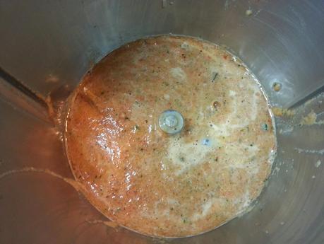 Guiso de albóndigas y patatas en olla programable.