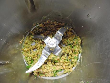 Guiso de albóndigas y patatas en olla programable.