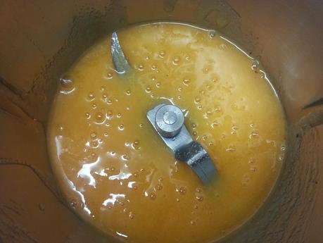 Bizcocho de caqui persimón en olla programable.