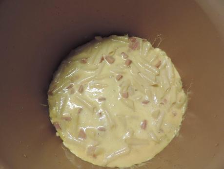 Tortilla de macarrones a la carbonara en olla programable.