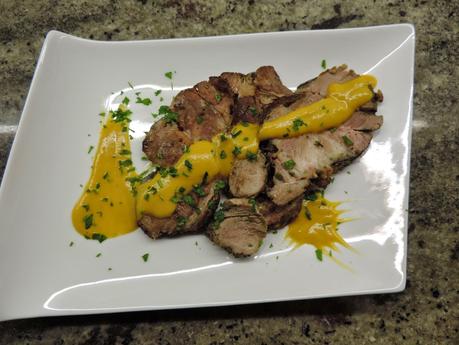 Lomo de cerdo con salsa de manzana en olla programable.