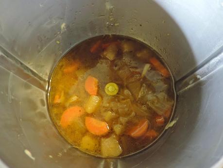 Lomo de cerdo con salsa de manzana en olla programable.