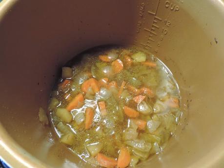 Lomo de cerdo con salsa de manzana en olla programable.