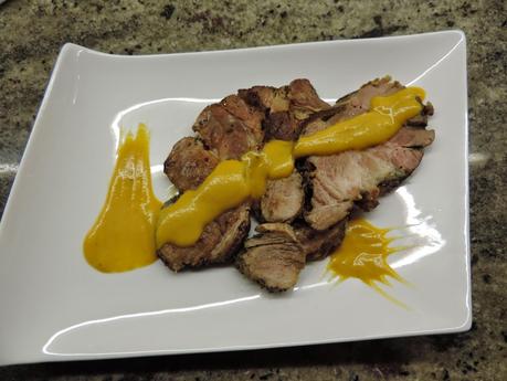 Lomo de cerdo con salsa de manzana en olla programable.