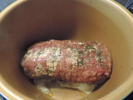 Lomo de cerdo con salsa de manzana en olla programable.