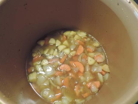 Lomo de cerdo con salsa de manzana en olla programable.