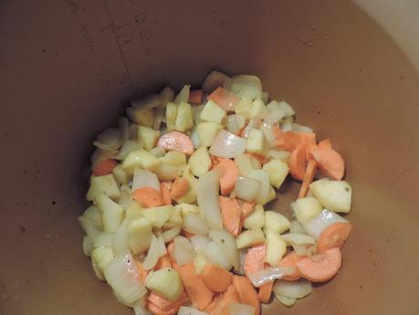 Lomo de cerdo con salsa de manzana en olla programable.