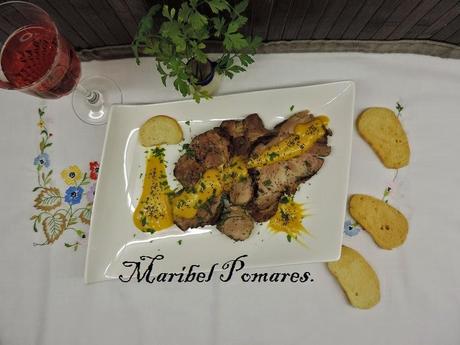 Lomo de cerdo con salsa de manzana en olla programable.