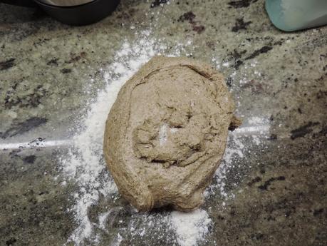 Pan de harina integral de trigo y centeno en olla programable.