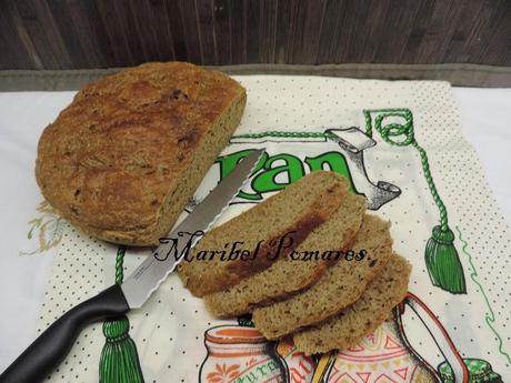 Pan de harina integral de trigo y centeno en olla programable.