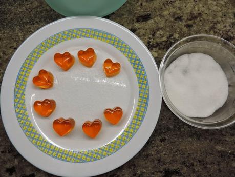 Figuras de gelatina de naranja, vodka y zumo de mandarina.
