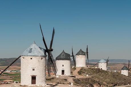 Don Quijote luchó contra los gigantes eólicos manchegos