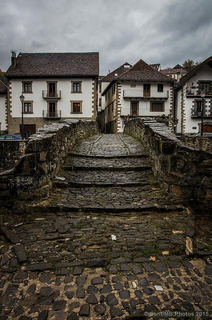 Cruzando el viejo puente