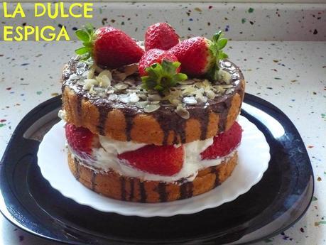 ANGEL FOOD CAKE DE LIMÓN CON NATA Y FRESAS EN MOLDE NORMAL          ¡Y VIVA EL AMOR!