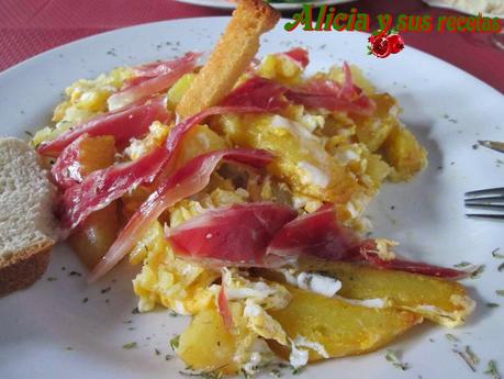 REVUELTO DE PATATAS CON HUEVOS