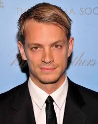 Joel Kinnaman está en conversaciones para integrar la película del Escuadrón Suicida