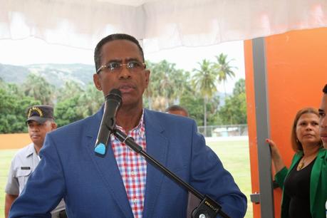 Del Valle inaugura estadios en Salinas y Jaquimeyes.