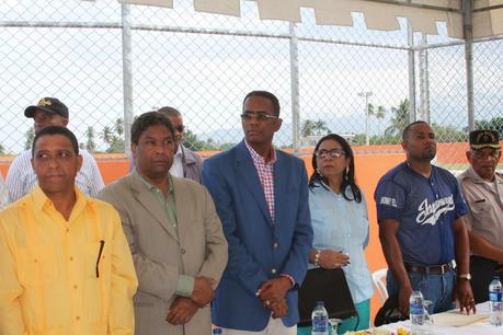 Del Valle inaugura estadios en Salinas y Jaquimeyes.