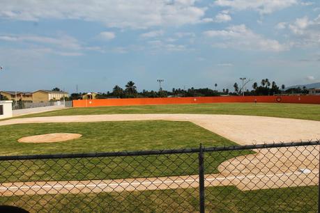 Del Valle inaugura estadios en Salinas y Jaquimeyes.