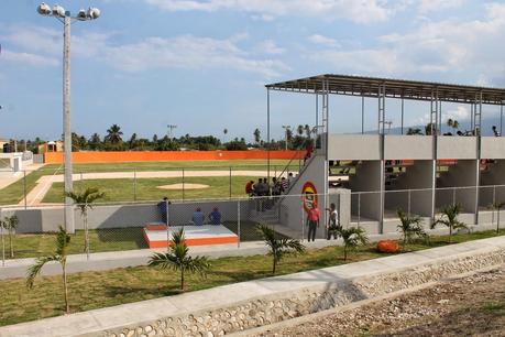 Del Valle inaugura estadios en Salinas y Jaquimeyes.