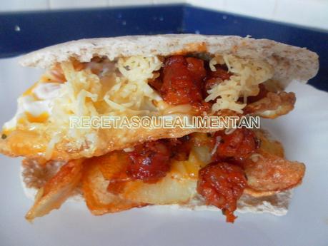 PAN PITA DE CHISTORRA, PATATA Y HUEVO