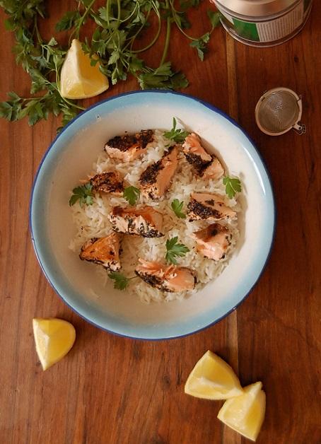 SALMÓN AL TÉ VERDE, CON ARROZ DE COCO.