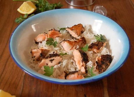 SALMÓN AL TÉ VERDE, CON ARROZ DE COCO.
