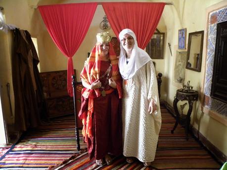 TUNEZ: EL PALMERAL DE TOZEUR Y LA MUJER POETA