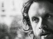 Escucha Father John Misty versionar 'Heart-shaped Box' Nirvana