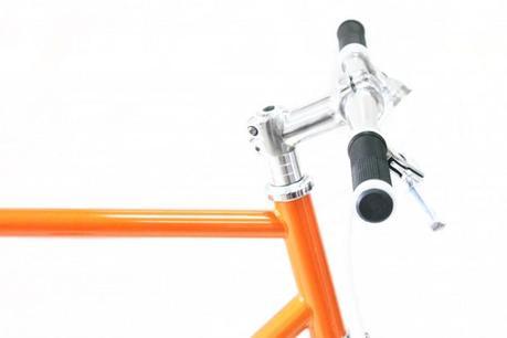 NoLogo Orange White, naranja y blanca como el huevo para moverte por la ciudad