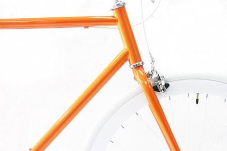 NoLogo Orange White, naranja y blanca como el huevo para moverte por la ciudad