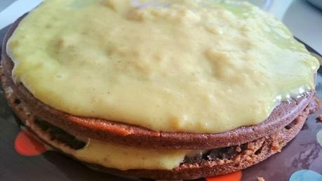 Tarta vegana de San Valentín de chocolate con crema pastelera