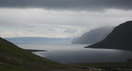 El día se pone feo y los fiordos se vuelven interesantes y tétricos