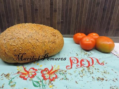 Pan integral de tomate con semillas de linaza, amapola y sésamo en olla programable.