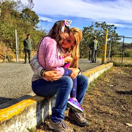 Leopoldo López sin agua ni luz en su celda