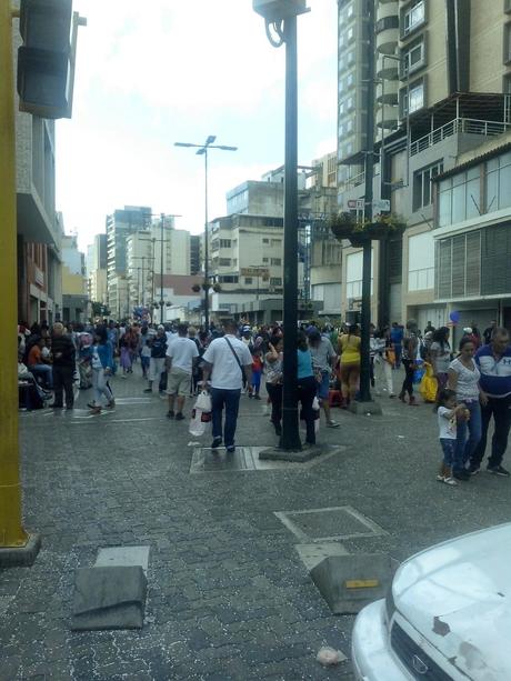 EL RECREO - En el Bulevar de Sabana Grande y sus alrededores la personas disfrutan del carnaval