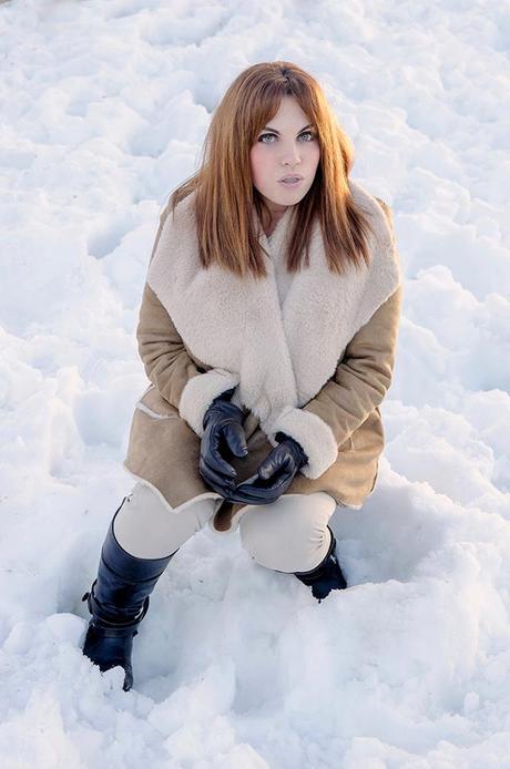 Look para la nieve con shearling jacket