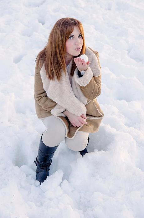 Look para la nieve con shearling jacket