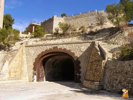 Embalse del Amadorio con niños Embalse del Amadorio